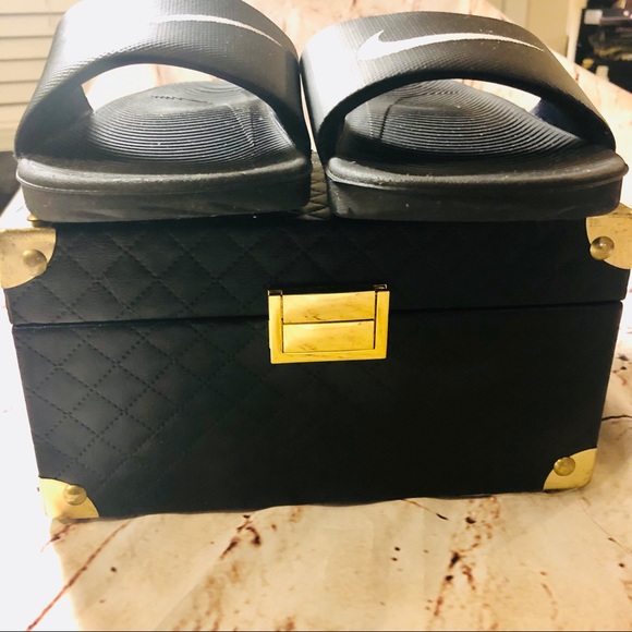 SOLD!!! Nike Flops - Picture 3 of 4